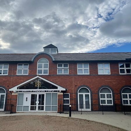 Charming Modern Apartment Near London Heathrow Feltham Exteriör bild