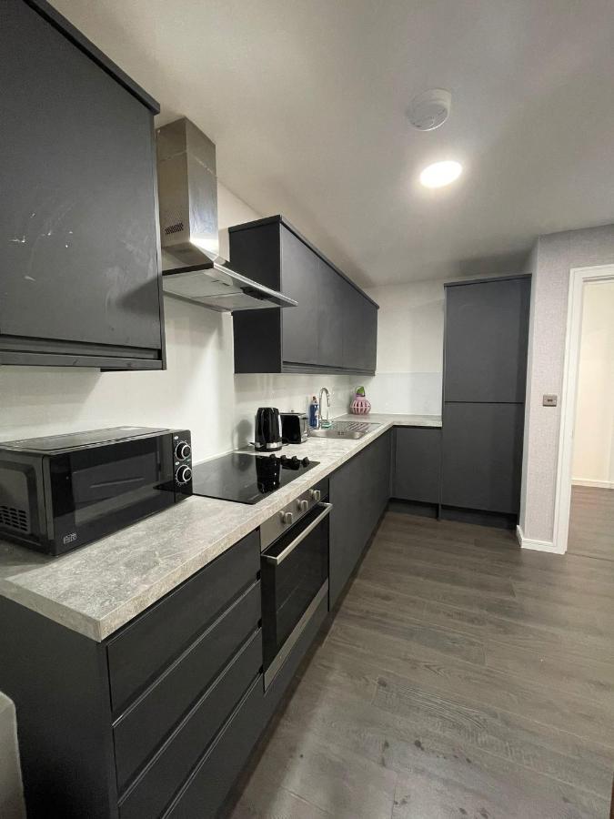 Charming Modern Apartment Near London Heathrow Feltham Exteriör bild