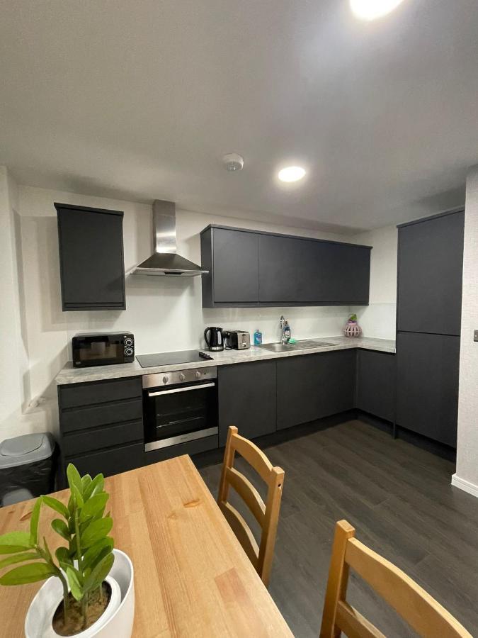 Charming Modern Apartment Near London Heathrow Feltham Exteriör bild
